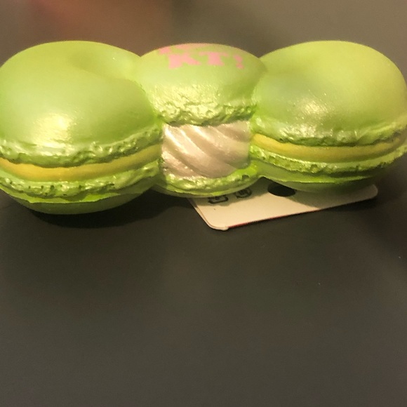 Hello Kitty Bow Macaroon Squishy - Picture 2 of 2